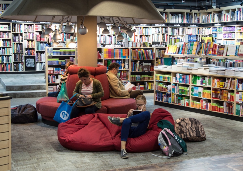 boutique-BRAS-min_books_bookstore_book_reader_readers_reading_shop_sale_books-849006