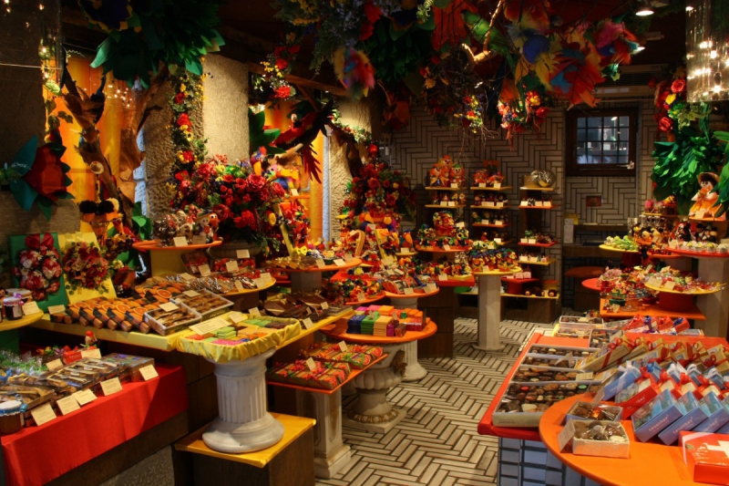 boutique-BRAS-min_candy_store_chocolate_shop_chocolate_switzerland-393515