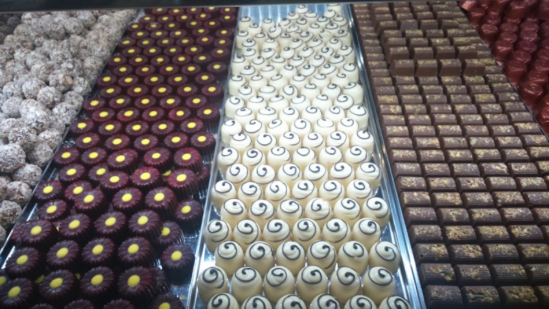 boutique-BRAS-min_chocolates_milk_chocolate_white_chocolate_truffles_candy_food_treat_cacao-1213769